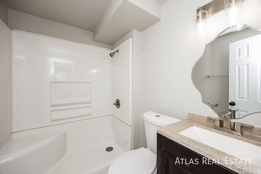 Building Photo - 2311 Sonoma Dr