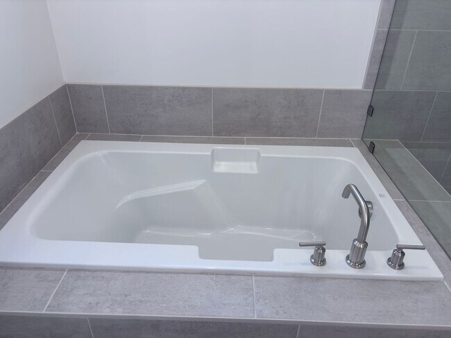 Building Photo - Beautiful New Home with access to community pool