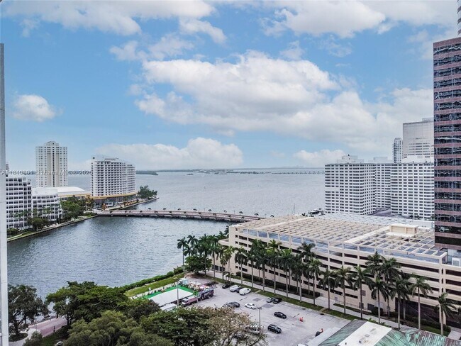 Building Photo - 485 Brickell Ave