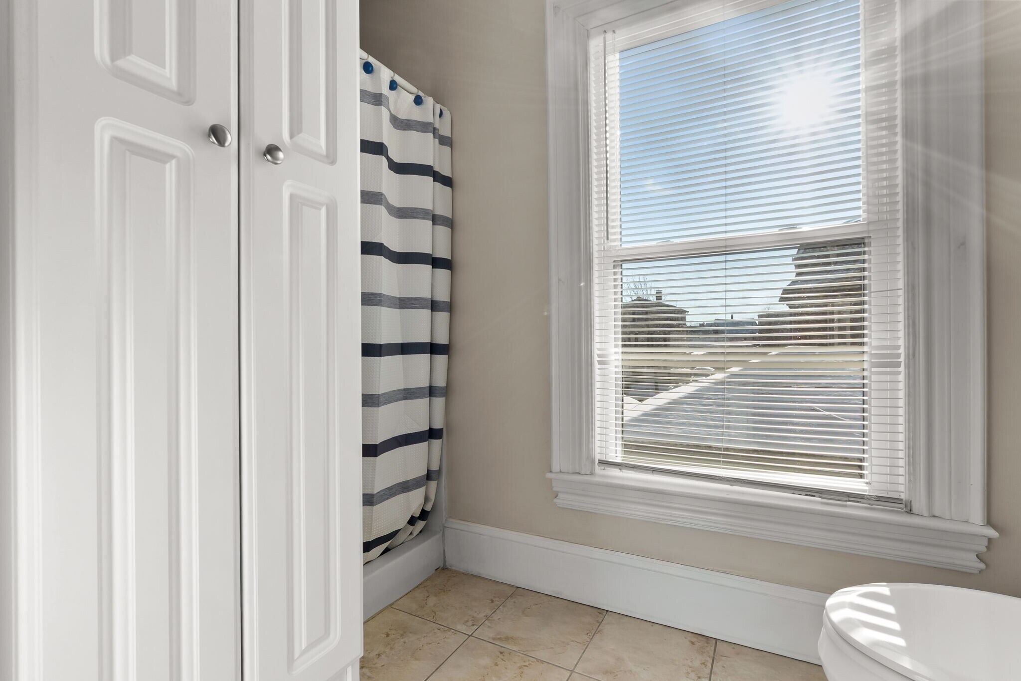 Building Photo - 40 Avon St