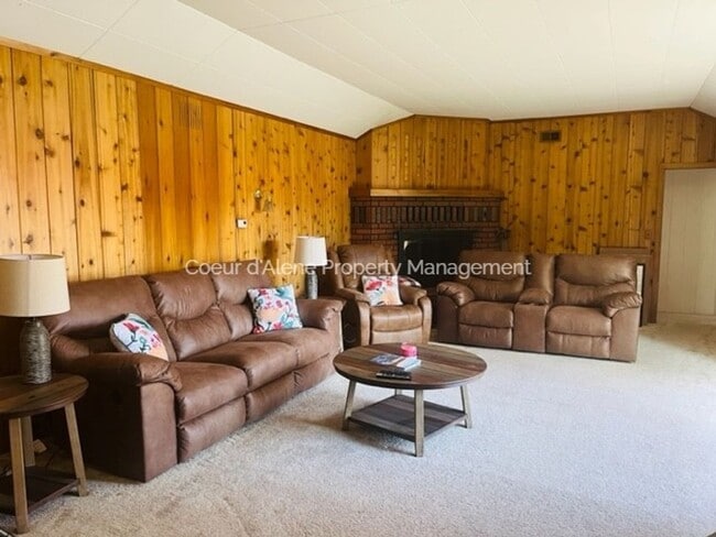Building Photo - 3 bed, 2 bath house near Hayden Lake Count...