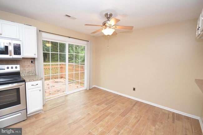 Building Photo - 7017 Lombard Ln