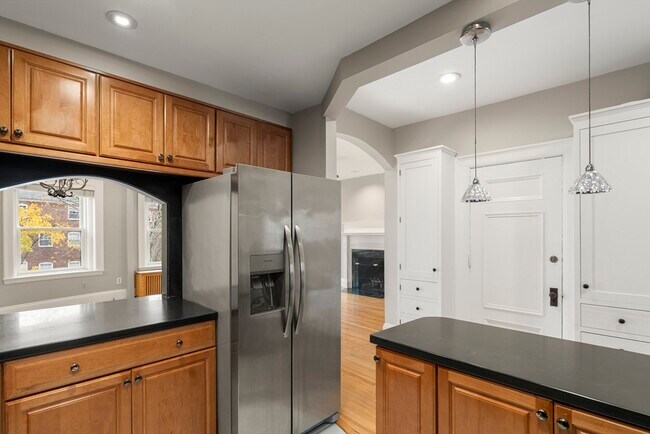 Building Photo - 1011 Beacon St