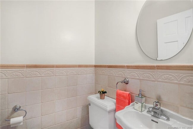 Building Photo - 73 Dora St