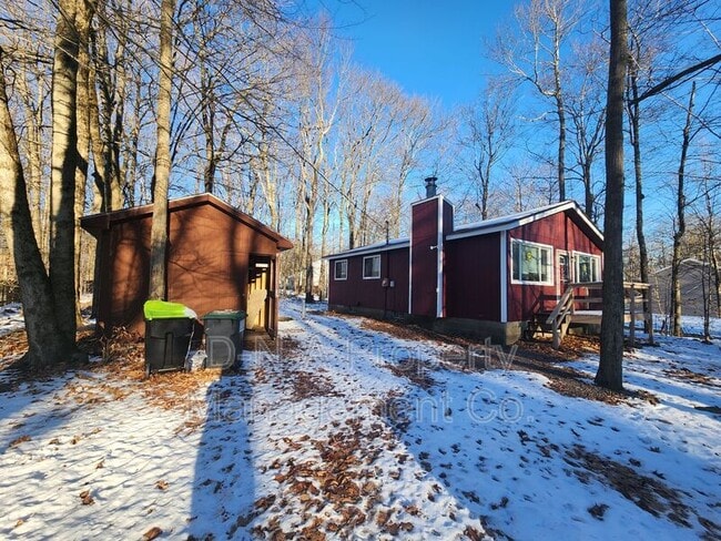 Building Photo - 810 Trafalgar Rd