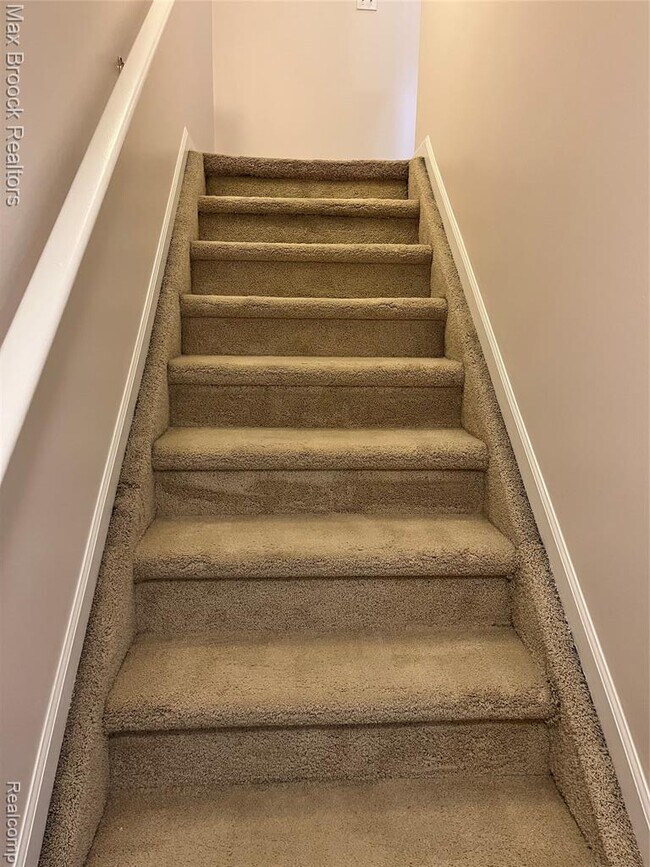 Building Photo - 3255 Camden Dr