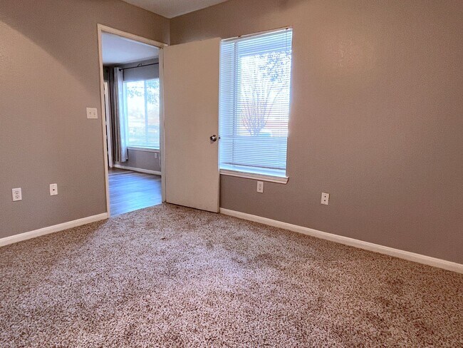 Building Photo - AUGUST 2026 MOVE IN! Spacious 4 Bedroom 4 Bathroom Condo Right on The Bus Route!