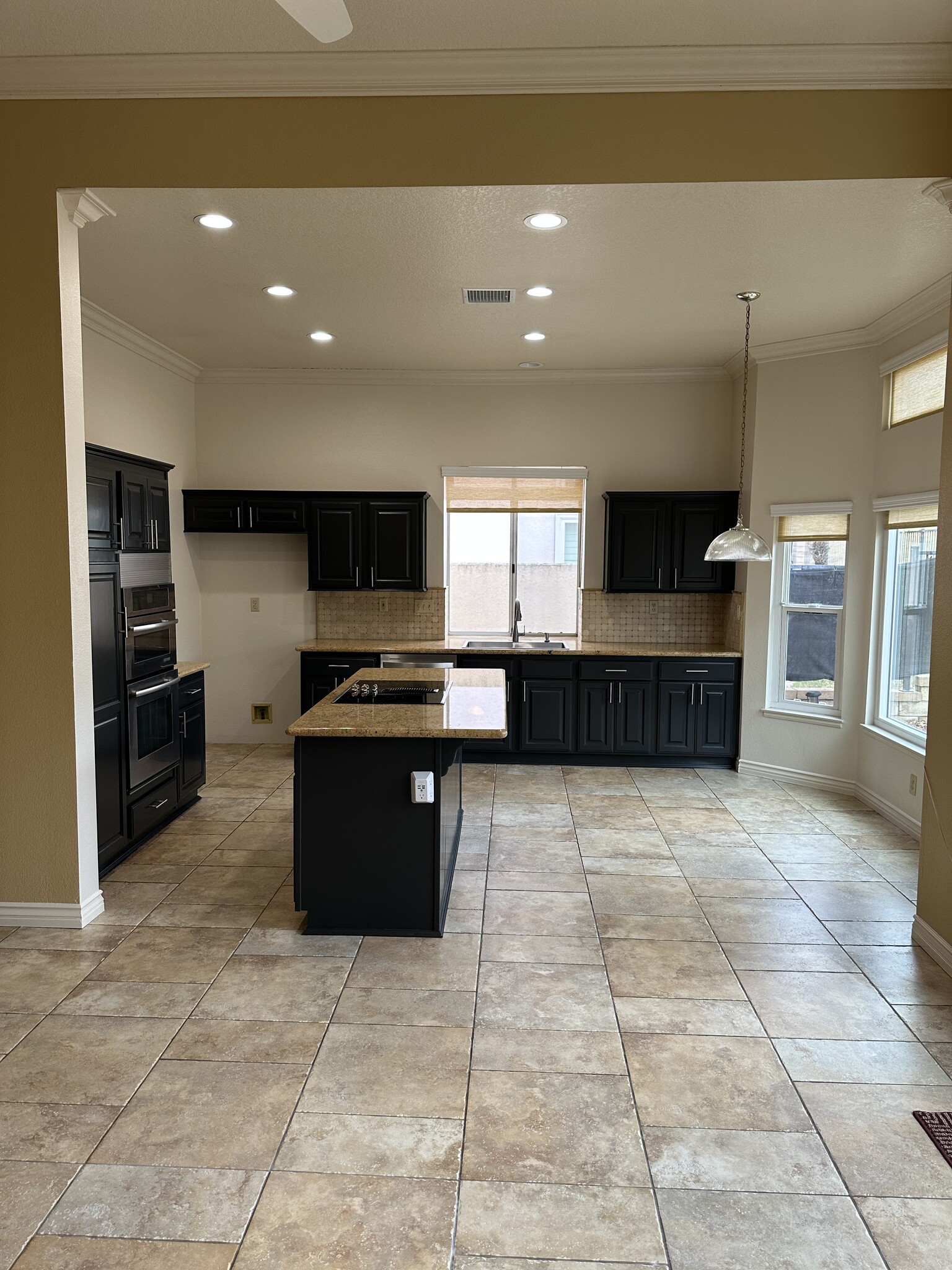 Building Photo - 15400 Zaharias St