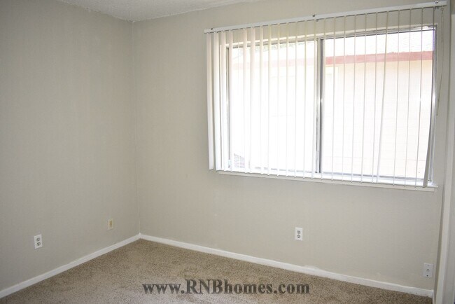 Building Photo - 5237 Manzanita Ave
