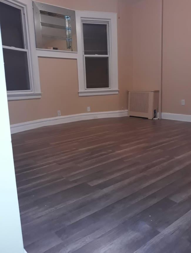 Building Photo - 90 N Park St