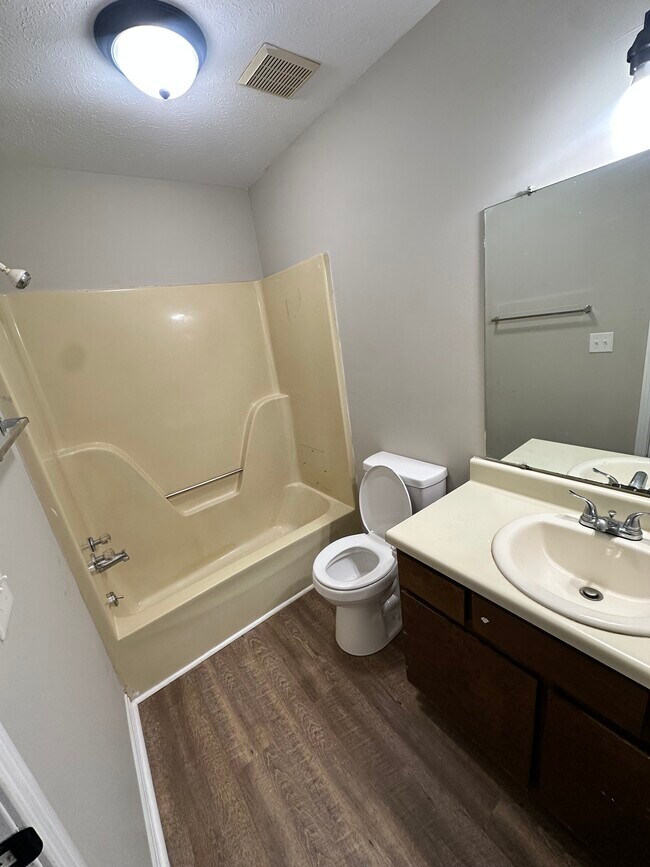 Building Photo - 20 Knights Cove