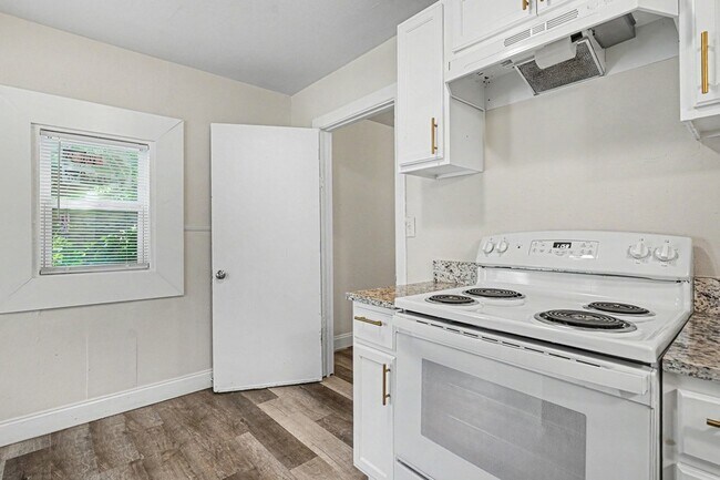 Building Photo - 1327 35th St