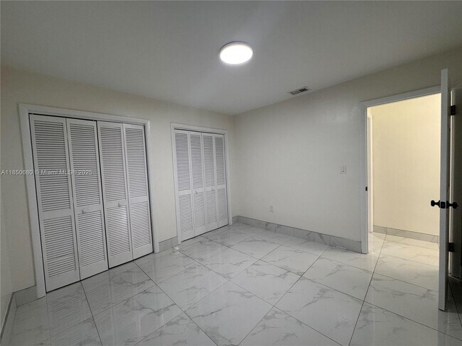 Building Photo - 7135 SW 22nd St
