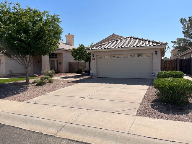 Building Photo - 33 N Sahuaro Dr
