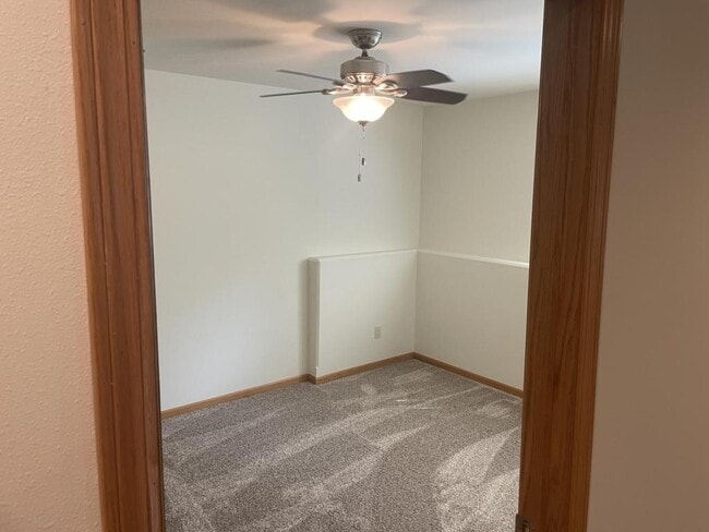 Building Photo - 623 S Cherry Ln