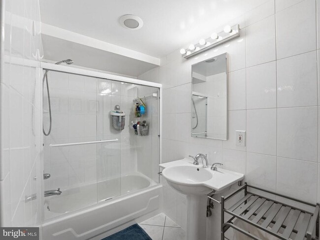 Building Photo - 405 Underhill Pl