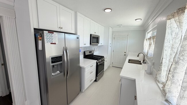 Building Photo - Remodeled 3 bedrooms 2 baths single story home in South San Diego