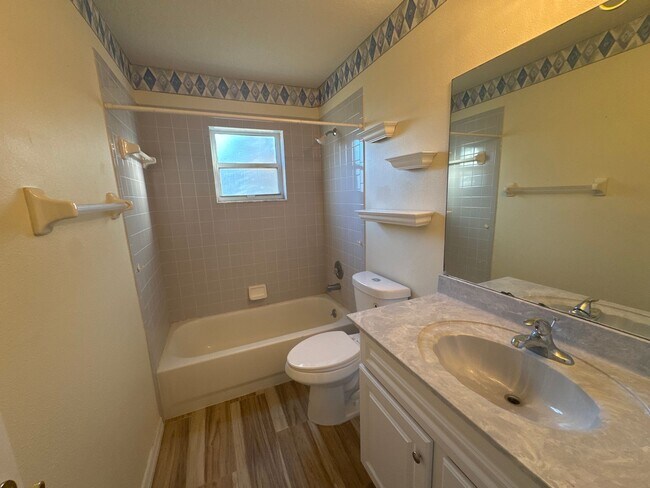 Building Photo - Beautiful Pool Home In Great Location!