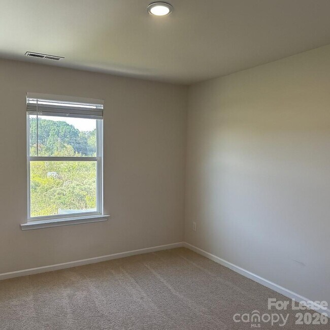 Building Photo - 6010 Walkers Run Dr