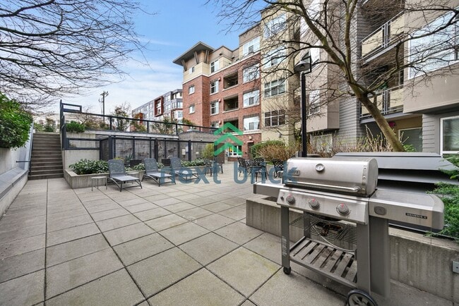 Building Photo - Spacious 1 Bedroom + Den in Canal Station Prime Ballard Location!