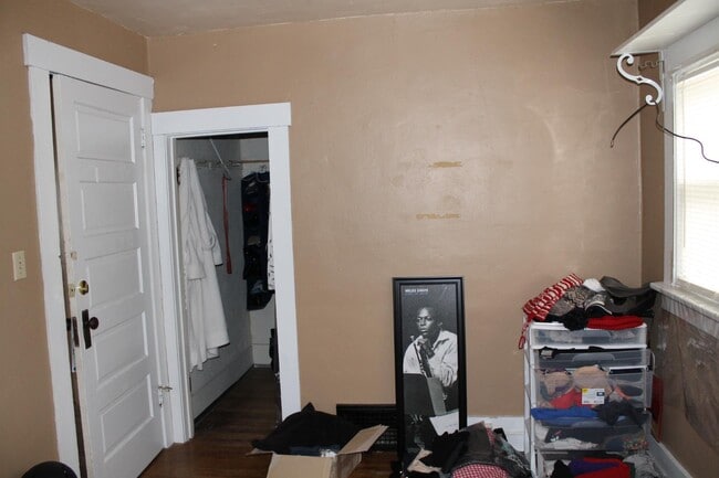 Building Photo - 415 E Clark St