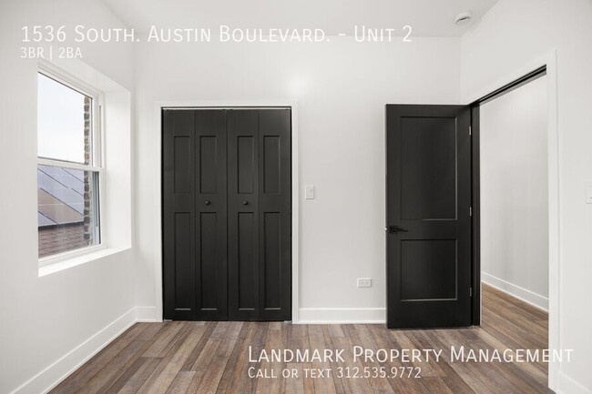 Building Photo - 1536 S Austin Blvd