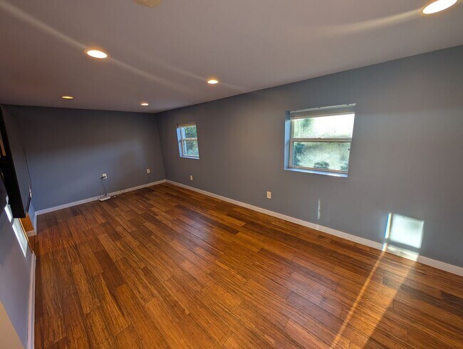 Building Photo - 140 N Briggs Ave