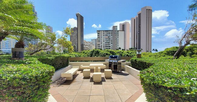 Building Photo - Luxury High-Rise Living with Panoramic Oce...