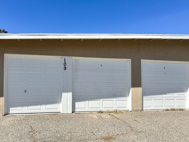 Building Photo - Clearbrook Ln (109)