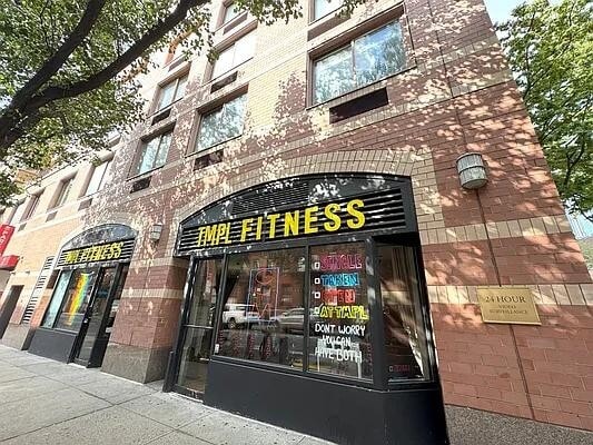 Building Photo - 350 W 50th St