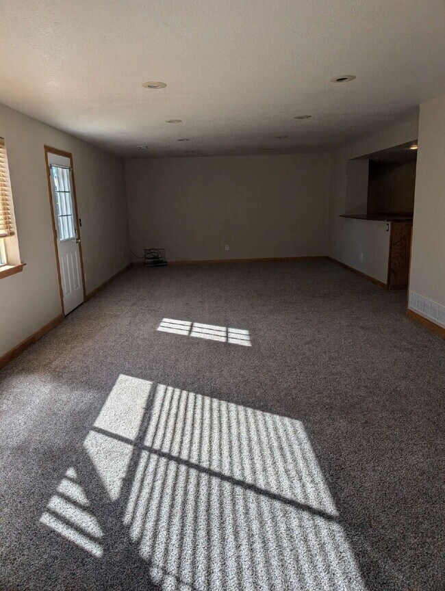 Building Photo - Spacious 4-Bed, 3-Bath Home for Rent in Be...
