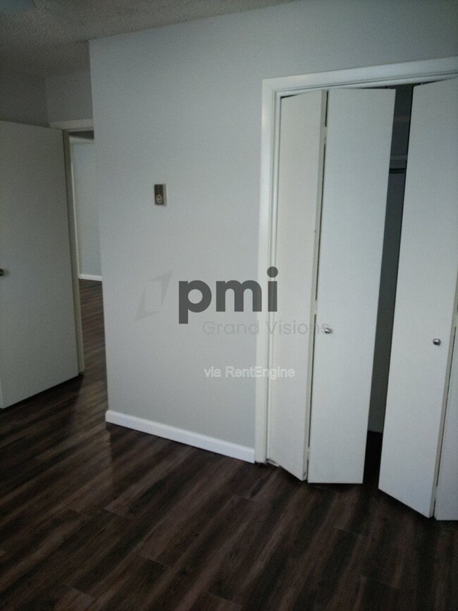 Building Photo - 24 W Buchanan Ave