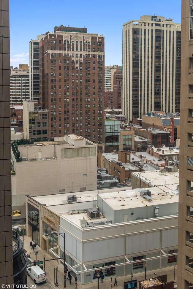Building Photo - 40 E Delaware Pl
