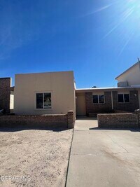 Building Photo - 866 Barandal Dr