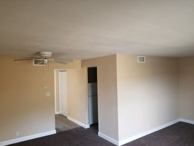 Building Photo - 260 W Van Fleet Dr