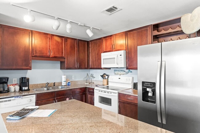 Building Photo - 9902 S Thomas Dr