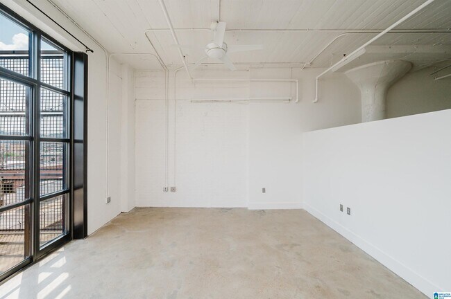 Building Photo - 2201 5th Ave S