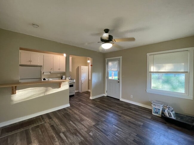 Building Photo - 1327 N Robberson Ave