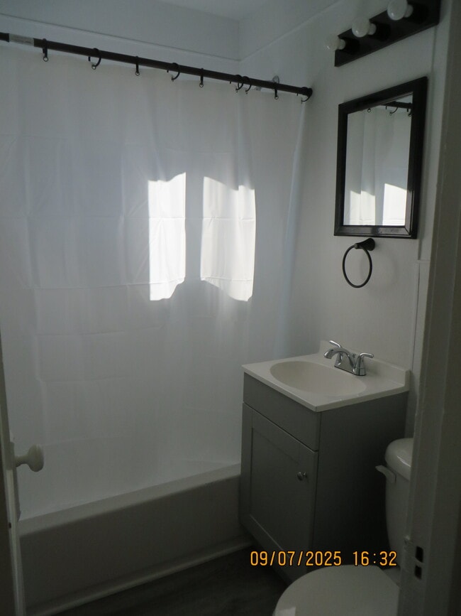 Building Photo - 1625 Walton St