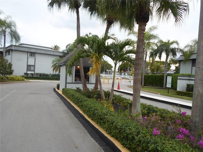 Building Photo - 20760 NE 4th Ct