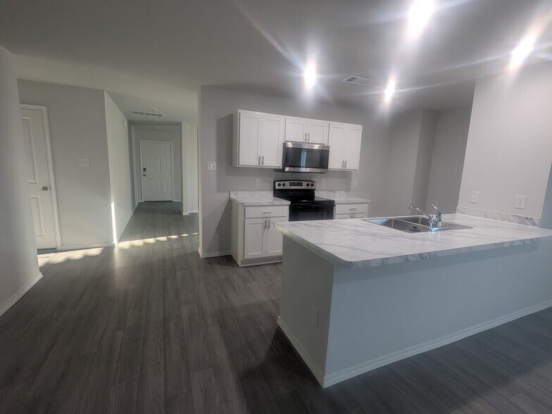 Building Photo - 509 Tall Mdws Dr