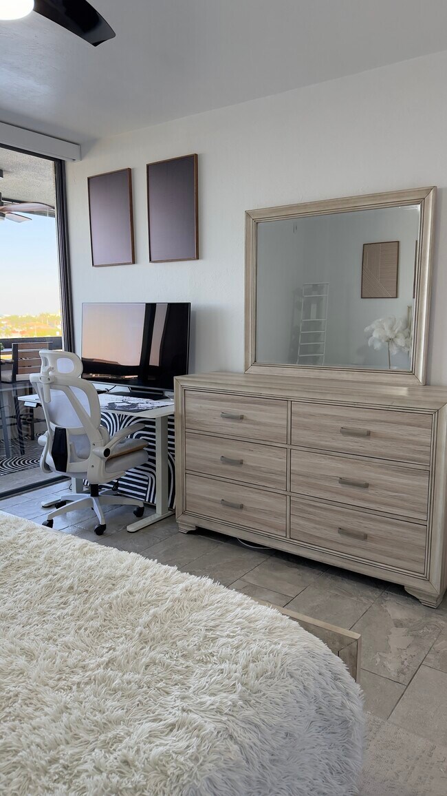 Building Photo - 651 Seaview Ct