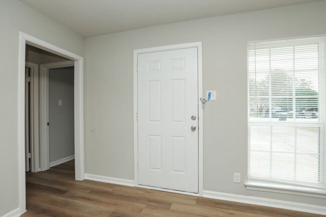 Building Photo - 913 Avenue M