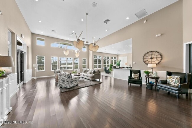 Building Photo - 13703 Richmond Park Dr N