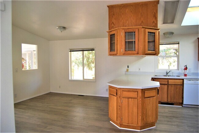 Building Photo - 3 Bedroom 2 Bath MF Home Carlton OR