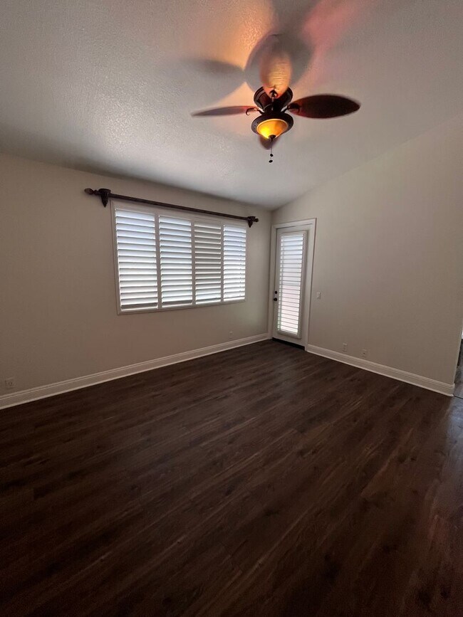 Building Photo - 4 BEDROOM TROPICAL OASIS IN W. ROSEVILLE W...