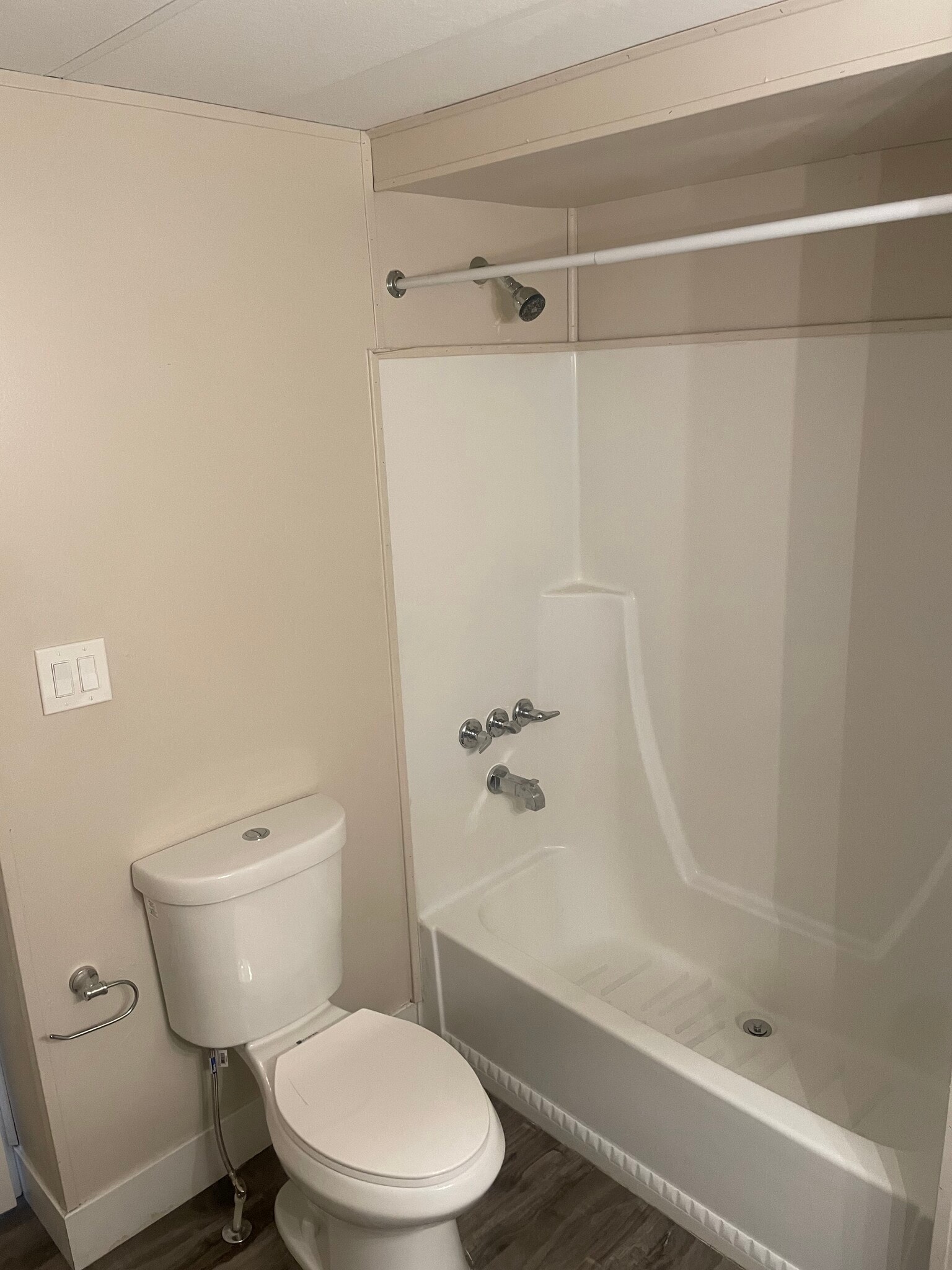 Bath - 2872 Green Tree Ave