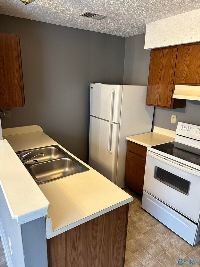 Building Photo - 127 Westscott Dr