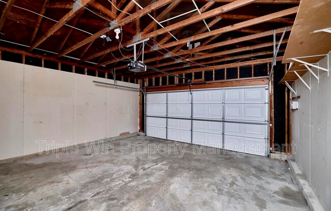 Building Photo - 121 Walnut Hill Dr