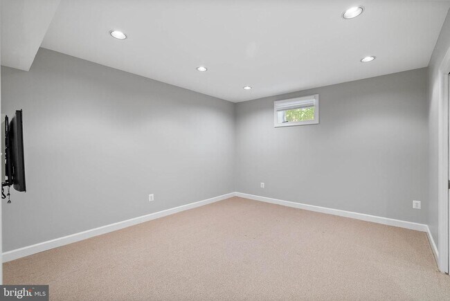 Building Photo - 6660 Avignon Blvd